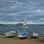 Lets Holidays Near Tossa 公寓